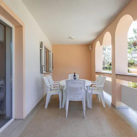 Ana Maria Nyaraló *